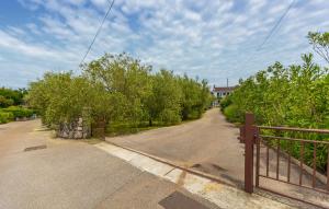 3 Bedroom Lovely Apartment In Malinska