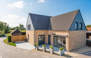 Gorgeous Home In Cadzand With Wifi