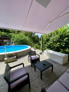 Quiet Forest Retreat with Pool 