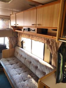 Nostalginen asuntoauto majoitus