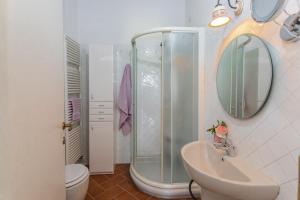 LA COLLINA DEGLI ULIVI 8&2, Emma Villas