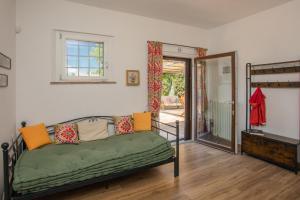 LA COLLINA DEGLI ULIVI 8&2, Emma Villas