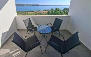 1 Bedroom Cozy Apartment In Rtina
