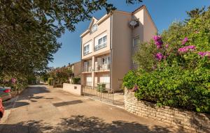 2 Bedroom Awesome Apartment In Zadar 