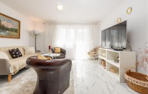 2 Bedroom Awesome Apartment In Zadar 