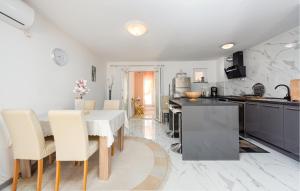 2 Bedroom Awesome Apartment In Zadar 