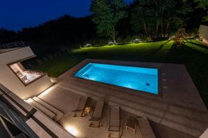 Villa Castanea s bazenom, jacuzzijem, saunom