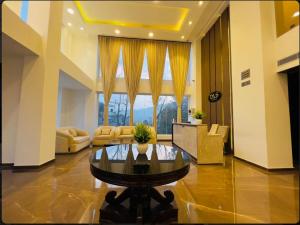 Claret inn by Lawrence Hotels