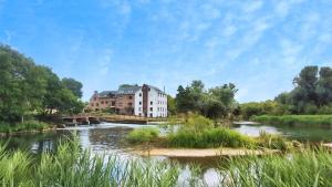 South Coast River View Holiday Home-2 Bed-Parking- Great for families-Couples-Contractors WELCOME