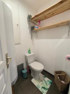 Maisons de vacances GITE A THEME D-DAY - situe a 15mn d-Omaha Beach - Animaux OK - Terrain clos - Aucuns voisins : photos des chambres