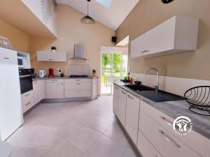 Maisons de vacances Un instant a Saulges, jusqu-a 12 personnes : photos des chambres
