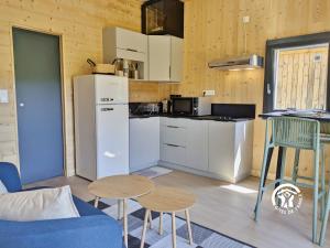 Maisons de vacances Chalet 26 Le Berthevin, Camping de Coupeau, 4 personnes : photos des chambres