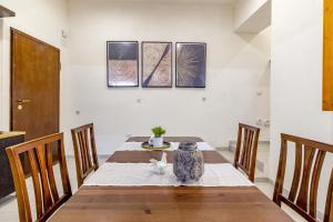 Carlo's Apartment img19