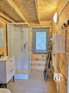 Maisons de vacances Chalet 25 Le Vicoin, Camping de Coupeau, 4 personnes : photos des chambres