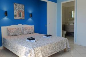 Maisons de vacances Bright house with garden and private pool : photos des chambres