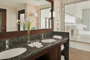 Family One Bedroom Suite with 2 Balconies-Ain Dubai View-Coral Lounge Access room in JA Ocean View Hotel
