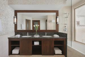 Sea View Junior Suite with Balcony- Full Ain Dubai View-Coral Lounge Access room in JA Ocean View Hotel