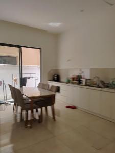 Story Home - Up to 8 Guests