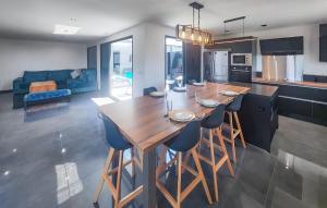 Maisons de vacances Amazing Home In Nissan-Lez-Enserune With Wifi : photos des chambres