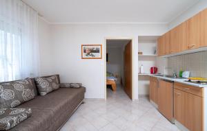 1 Bedroom Nice Apartment In Fazana 