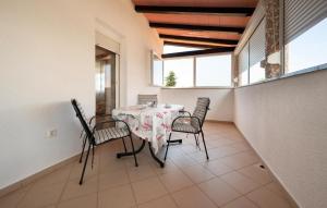 1 Bedroom Stunning Apartment In Fazana 