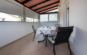 1 Bedroom Stunning Apartment In Fazana