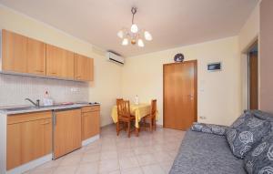 1 Bedroom Stunning Apartment In Fazana