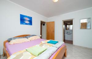 1 Bedroom Stunning Apartment In Fazana