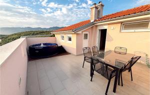 Cozy Apartment In Crikvenica With Wifi 