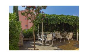 Amazing Apartment In Srima With Wifi