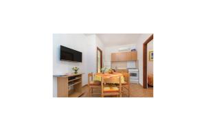 Amazing Apartment In Srima With Wifi 