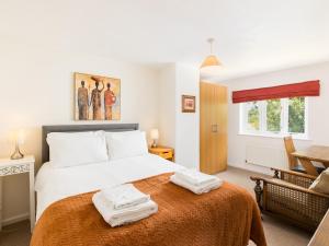 Delightful home Sunroom Garden Parking Pass the Keys