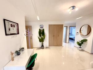 Sunny Kenitra apartment - balcony and workspace