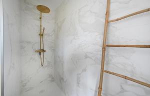 Maisons de vacances Awesome Home In Saint-Michel-D-euzet : photos des chambres