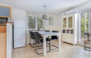 2 Bedroom Beautiful Home In Erm