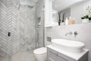 Luxury 3 Bed Penthouse with Large Terrace and Private Parking