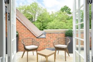 Luxury 3 Bed Penthouse with Large Terrace and Private Parking