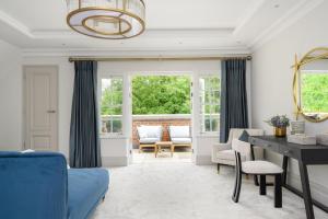 Luxury 3 Bed Penthouse with Large Terrace and Private Parking