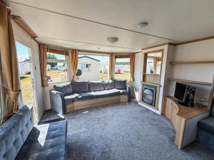 Homely Dog-Friendly Caravan At Valley Farm In Essex, Ref 46633V