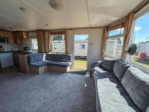 Homely Dog-Friendly Caravan At Valley Farm In Essex, Ref 46633V