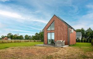 2 Bedroom Beautiful Home In Wytowno