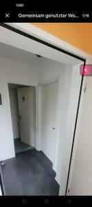 Zimmer oberhalb einer Schokoladenfabrik