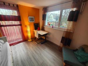 Zimmer oberhalb einer Schokoladenfabrik