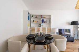 1-Br with Terrace Palm Beach Close to Beaches