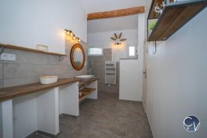 Maisons de vacances Gite moderne, calme & piscine : photos des chambres