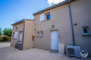 Maisons de vacances Gite moderne, calme & piscine : photos des chambres