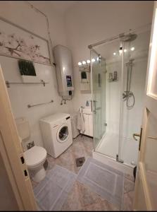 8 Guests Friends&Family in Centre Budapest