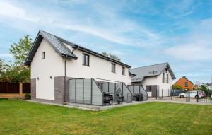 2 Bedroom Nice Apartment In Jastrzebia Gora