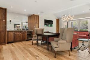 Snowmass Woodrun V 3 Bedroom Ski In, Ski Out Mountain Residence In The Heart Of Snowmass Village