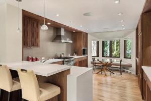 Snowmass Woodrun V 3 Bedroom Ski In, Ski Out Mountain Residence In The Heart Of Snowmass Village